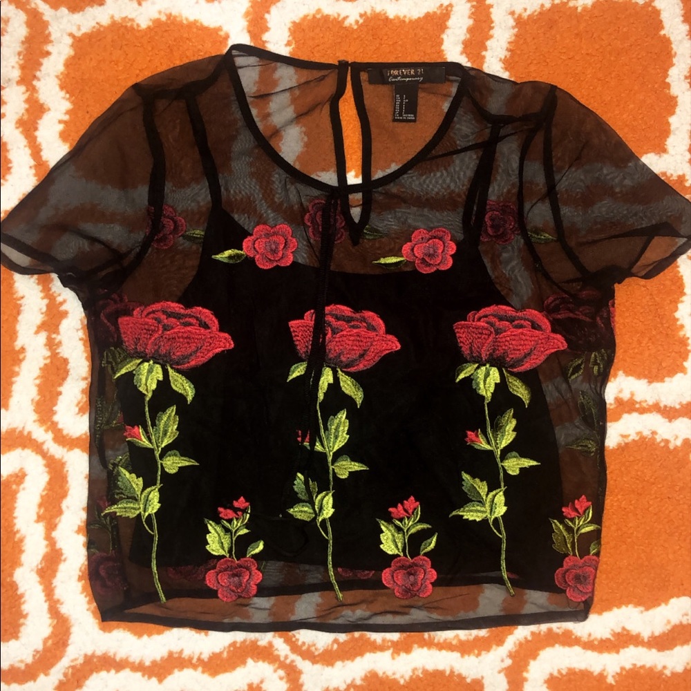 Forever21 Contemporary embroidered Top 🌹